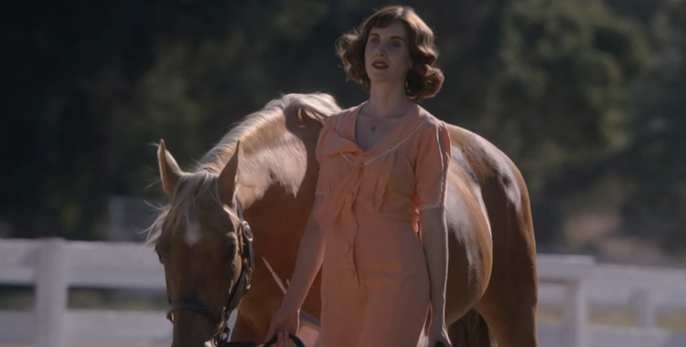 Alison Brie com o cavalo