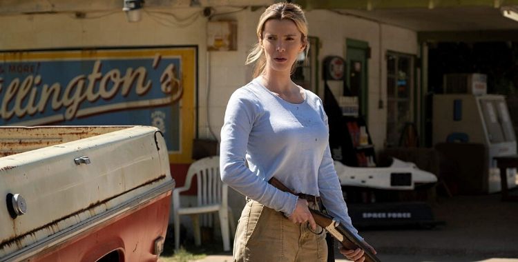 a caçada Betty Gilpin