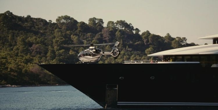 succession navio e helicóptero