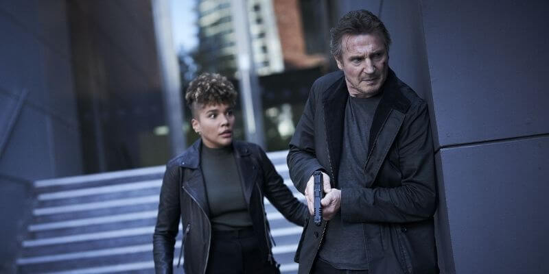 Emmy Raver-Lampman e Liam Neeson Agente das Sombras